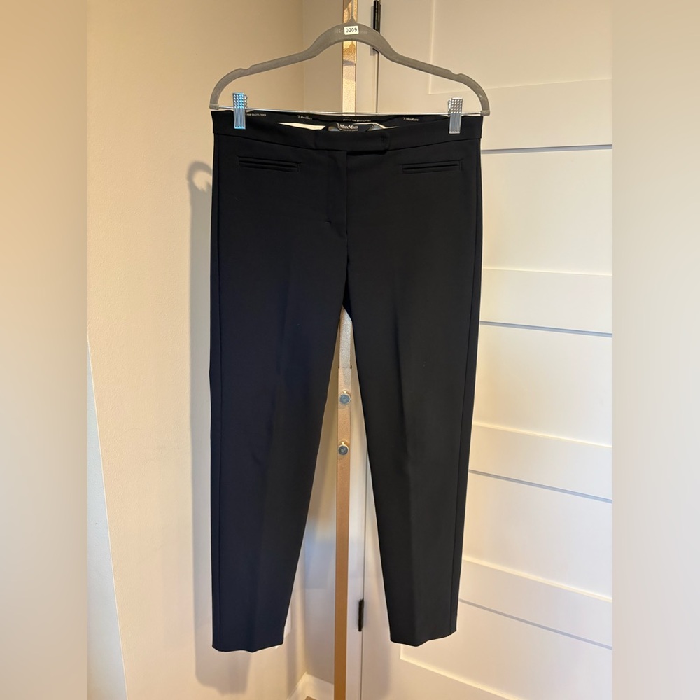 Max Mara Tailored Navy Dress Pants. Size 8. Waist 32 Inches. Excellent Condition
